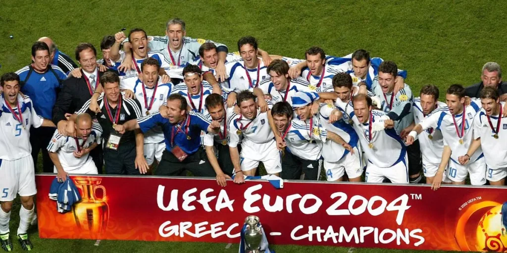 Το 2004, η εθνική ομάδα της Ελλάδας έκανε ένα απρόσμενο και ιστορικό άλμα, κατακτώντας τον τίτλο στο Ευρωπαϊκό Πρωτάθλημα Εθνικών Ομάδων