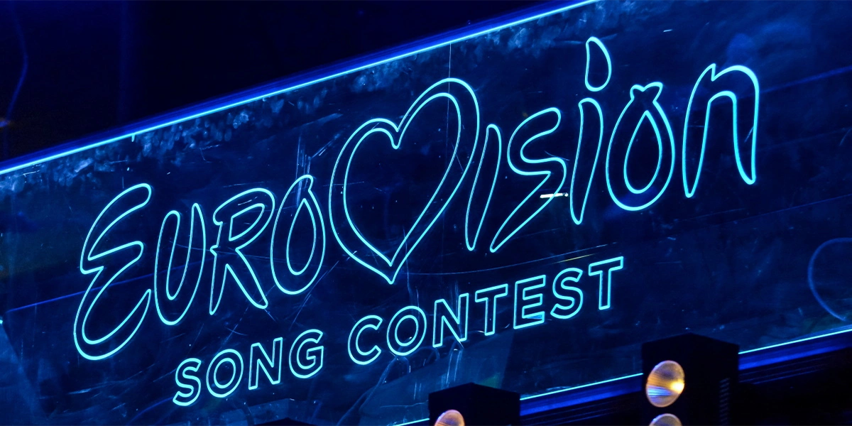 μπλε φωτεινη επιγραφή νέον Eurovision